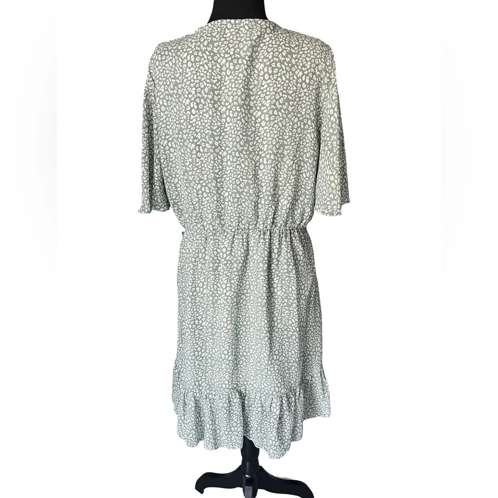 Chic Patterned Wrap Mini Dress - Picture 3 of 6